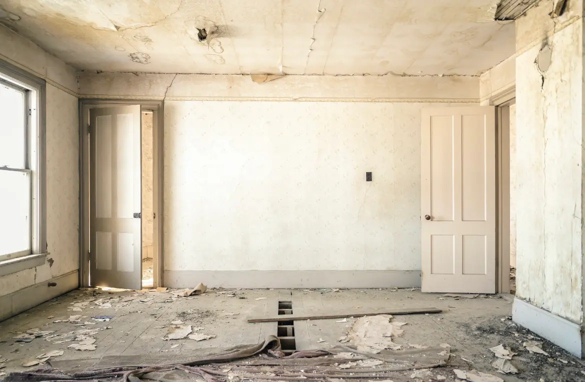 Waste disposal crew managing a cleanout project in Casas Adobes